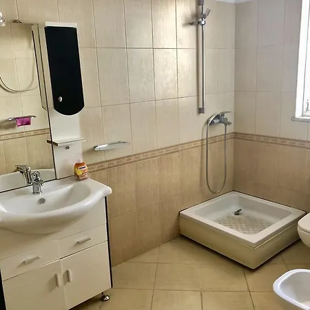 Apartment Flo's Tirana