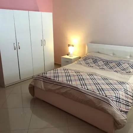 Flo's Apartment